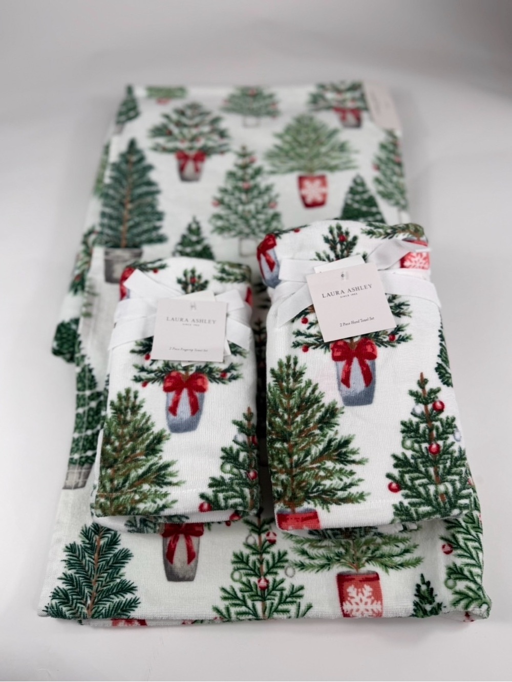 5 PC Laura Ashley Christmas Tree and Red Bow Towel Set - Picture 3 of 16